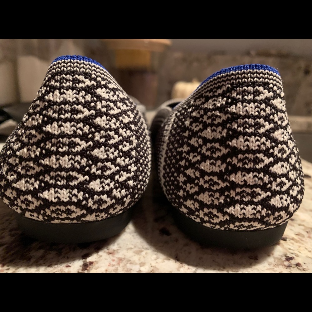 Rothys Black & White Pythons Points Size 8 - image 5